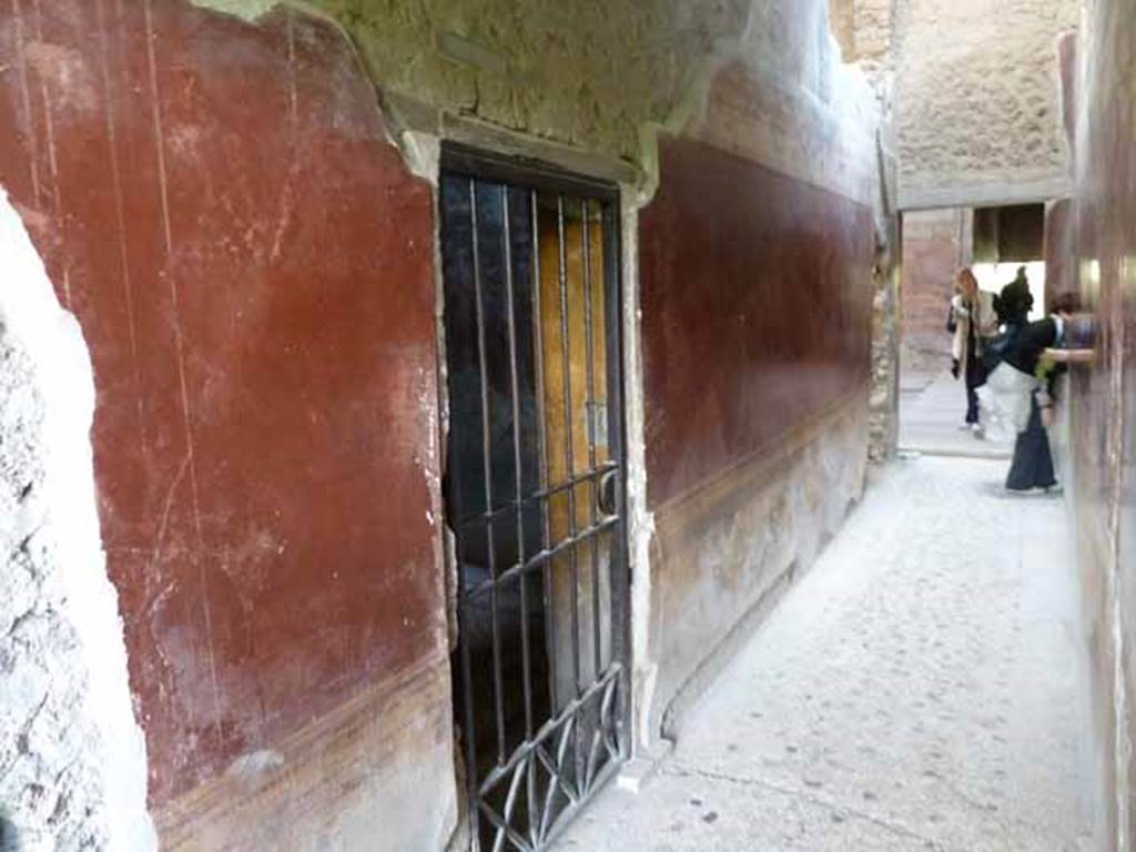 Villa of Mysteries, Pompeii. May 2010. Corridor F2, with doorway to room 16 on east side. Looking south to atrium.