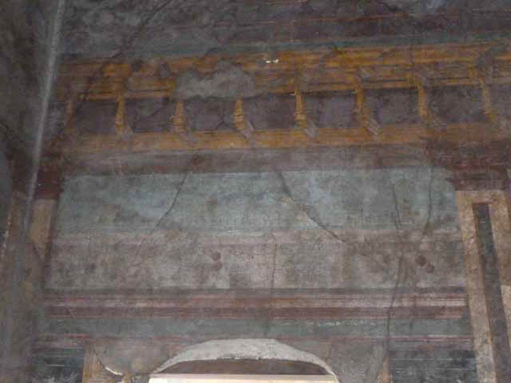 Villa of Mysteries, Pompeii. May 2010. Room 6, painted detail on west wall above doorway to corridor F1.