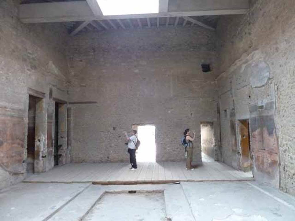 Villa of Mysteries, Pompeii. May 2010. Room 64, west wall of atrium.