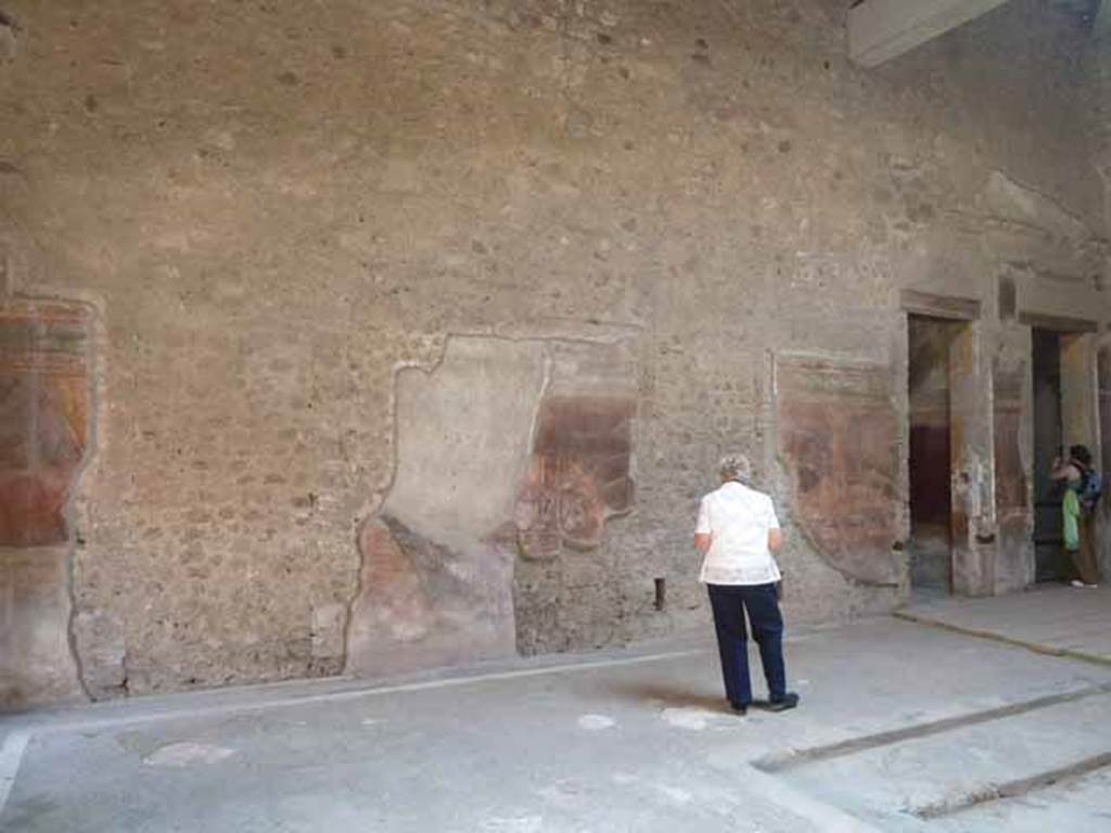 Villa of Mysteries, Pompeii. May 2010. Room 64, south wall of atrium, looking towards doorways to corridor F1 and room 3.