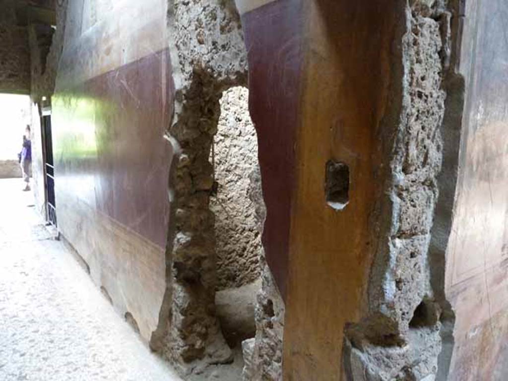 Villa of Mysteries, Pompeii. May 2010. Corridor F2, east wall and doorway to room 18.