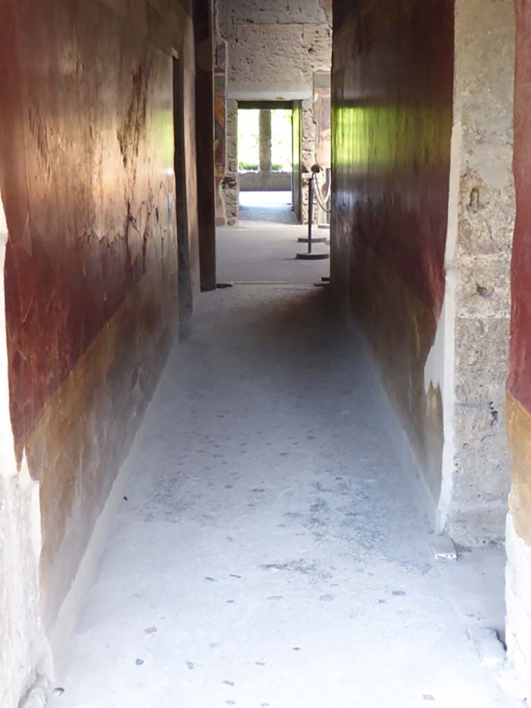 Villa of Mysteries, Pompeii. September 2017. 
Corridor F1, looking north from portico P1 towards room 64 the atrium, and beyond to corridor F2. 
Foto Annette Haug, ERC Grant 681269 DÉCOR.
