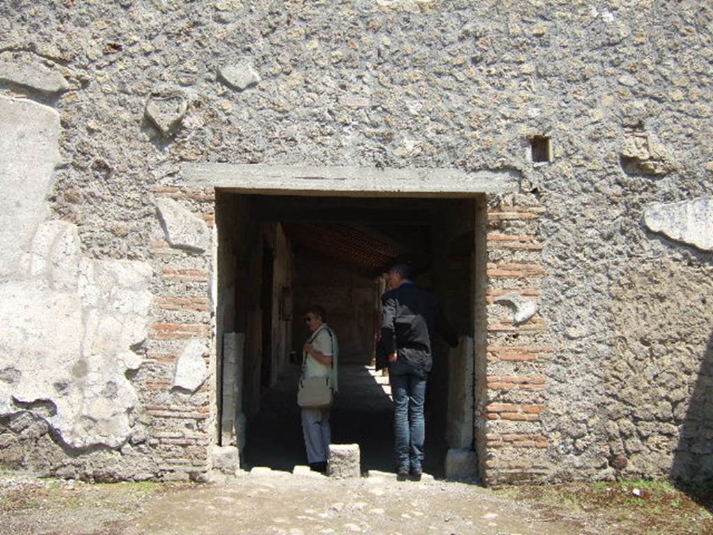 Villa Regina, Boscoreale. May 2006. Looking north towards entrance doorway XIV.