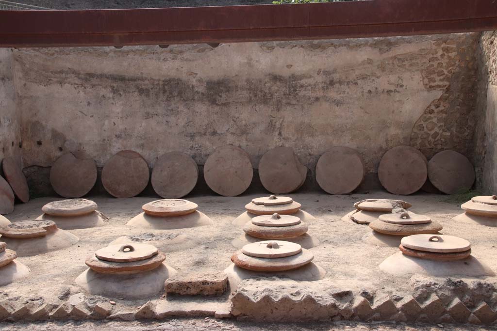 Villa Regina, Boscoreale. September 2021. Room I, cella vinaria, looking east across dolia. Photo courtesy of Klaus Heese.