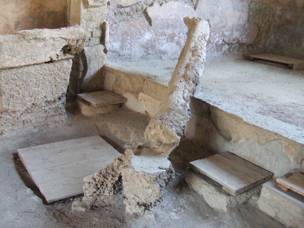 Villa Regina, Boscoreale. May 2006. Plaster cast of remains of wine press, or torcularium.
