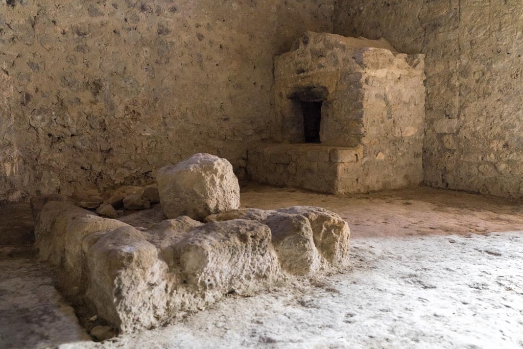 Villa Regina, Boscoreale. October 2021. Room II, looking north-east across kitchen towards brick oven. Photo courtesy of Johannes Eber.