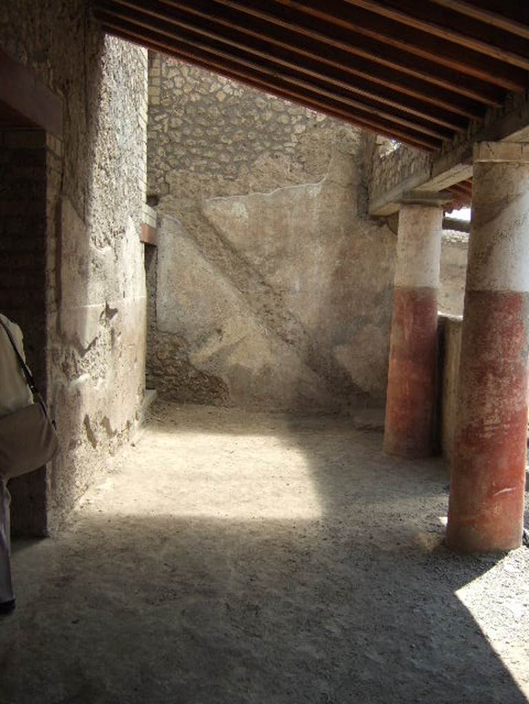 Villa Regina, Boscoreale. May 2006.
Looking east along north portico VII, with doorways to rooms IV and VIII, on the left.

