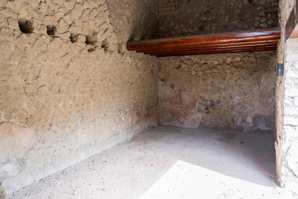 Villa Regina, Boscoreale. October 2021. 
Room VIII, looking north towards mezzanine/”pergula” above room, which would have been reached by wooden steps.
On the right is a doorway to the threshing terrace, XVII, reached from room VIII the barn. Photo courtesy of Johannes Eber.

