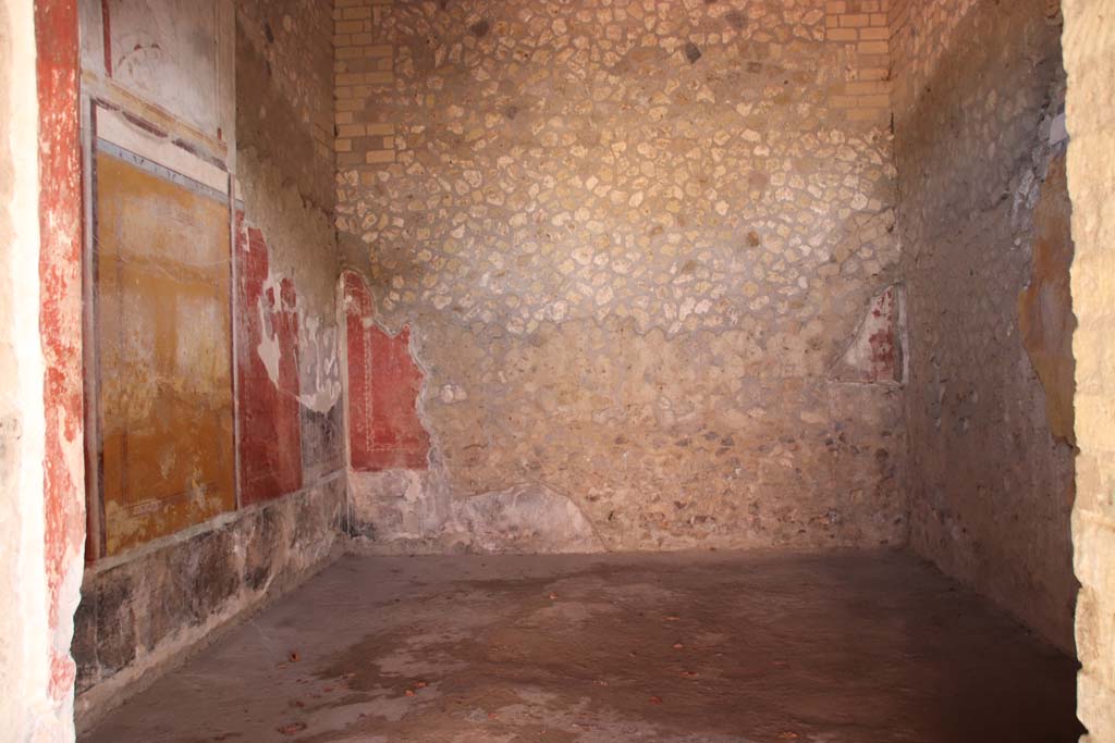 Villa Regina, Boscoreale. September 2021. Looking north into triclinium from entrance doorway. Photo courtesy of Klaus Heese.