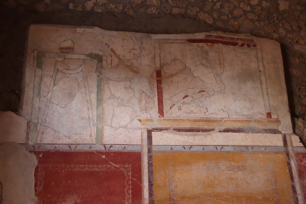 Villa Regina, Boscoreale. September 2021. Triclinium IV, upper west wall. Photo courtesy of Klaus Heese.