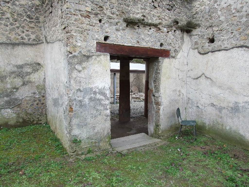 Villa Regina, Boscoreale. December 2006.  Doorway on west side, leading into north portico VII.