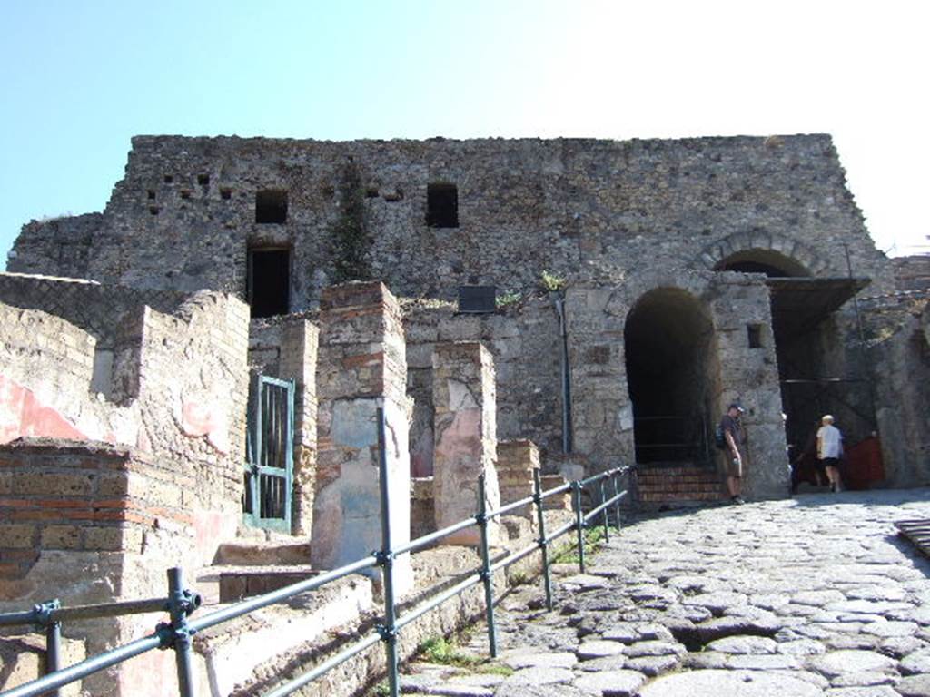 Via Marina. Looking east from Suburban Baths to Porta Marina. September 2005.