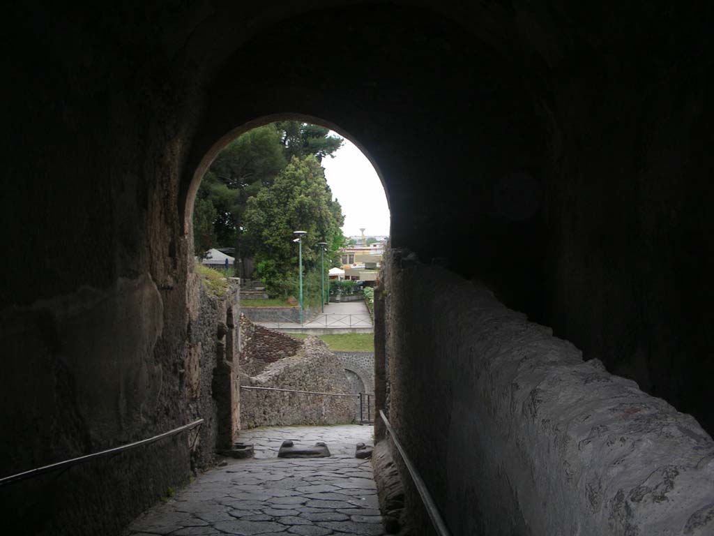 Via Marina, Pompeii. May 2011. Looking west out of city through Porta Marina. Photo courtesy of Ivo van der Graaff.