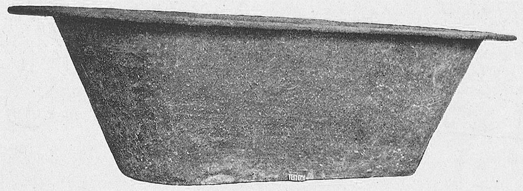 Villa della Pisanella, Boscoreale. Smaller bathtub of similar shape but devoid of ornament.
See Pasqui A., La Villa Pompeiana della Pisanella presso Boscoreale, in Monumenti Antichi VII 1897, p. 421 fig. 17.