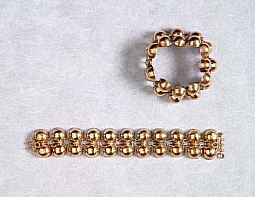 Villa della Pisanella, Boscoreale. Boscoreale Treasure. Pair of gold bracelets. Each bracelet consists of eleven pairs of hollow half-spheres separated by a twist. Closing with a clasp.
Paire de bracelets. Chaque bracelet est form de onze paires de demi-sphres creuses spares par une torsade. Fermeture  clavette.
Now in the Louvre, inventory numbers BJ990 BJ991. 
Photo  RMN-Grand Palais (muse du Louvre)/Herv Lewandowski.

