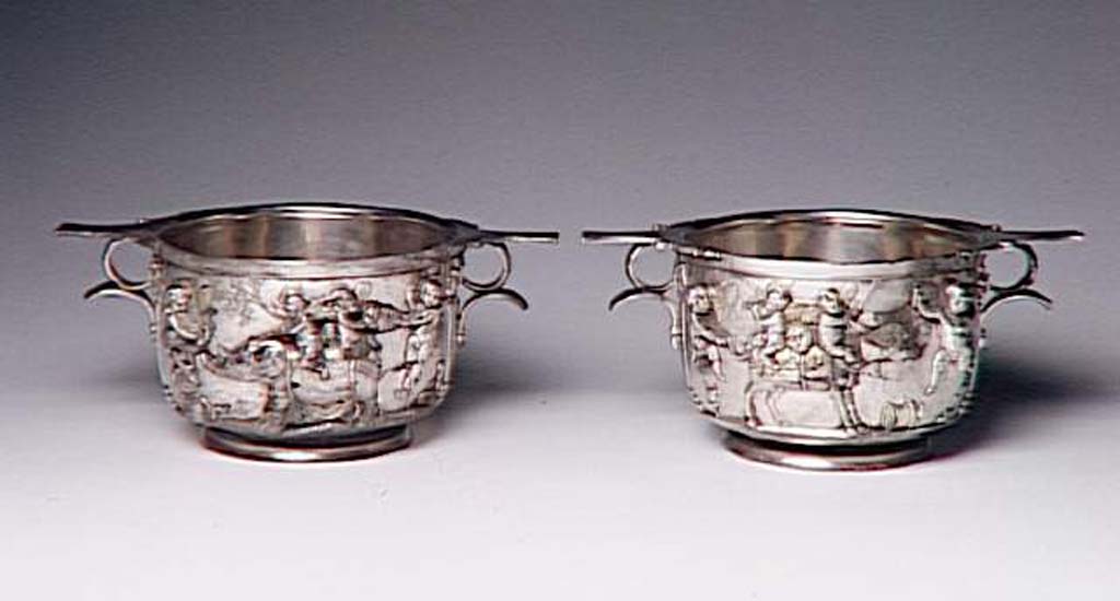 Villa della Pisanella, Boscoreale. Boscoreale Treasure. Pair of skypo decorated with Dionysian scenes, face with child, donkey and elephant.
Paire de skypo  dcor de scnes dionysiaque, face avec enfantt ne et lphant .
Now in the Louvre, inventory numbers BJ1911 and BJ1912.
Photo (C) RMN-Grand Palais (muse du Louvre) / Herv Lewandowski.
